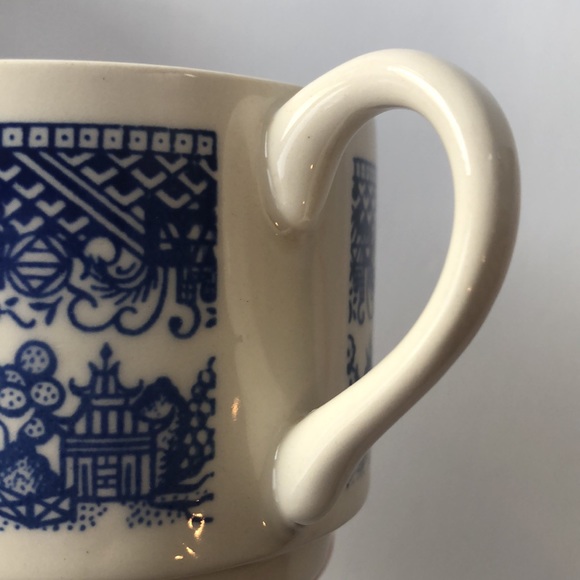 Vintage Pair Of Blue Willow Nesting Coffee Tea Mugs USA - Picture 11 of 16